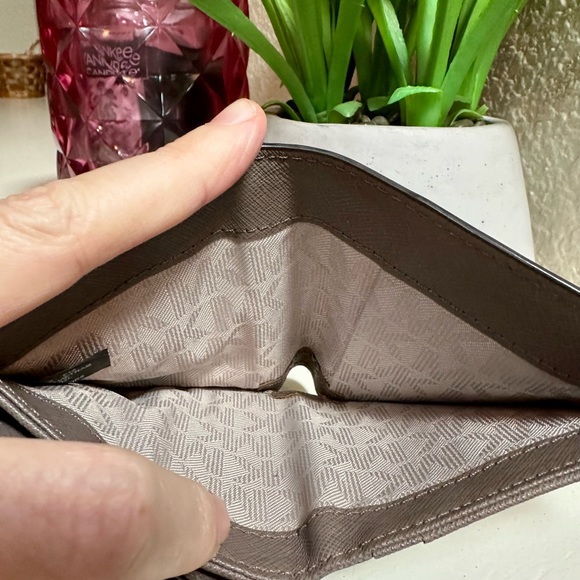 EUC Michael Kors Wallet - Picture 4 of 5